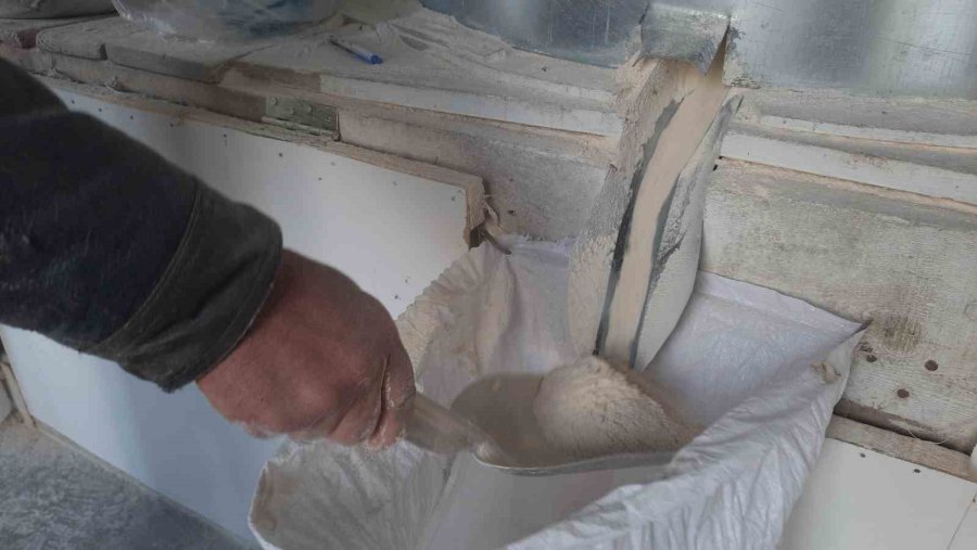 Su Değirmenciliğini Yaşatmaya Çalışıyor