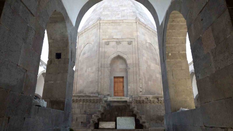 Melikgazi’nin Modern Yapısı Tarihi Dokuyla Harmanlanıyor