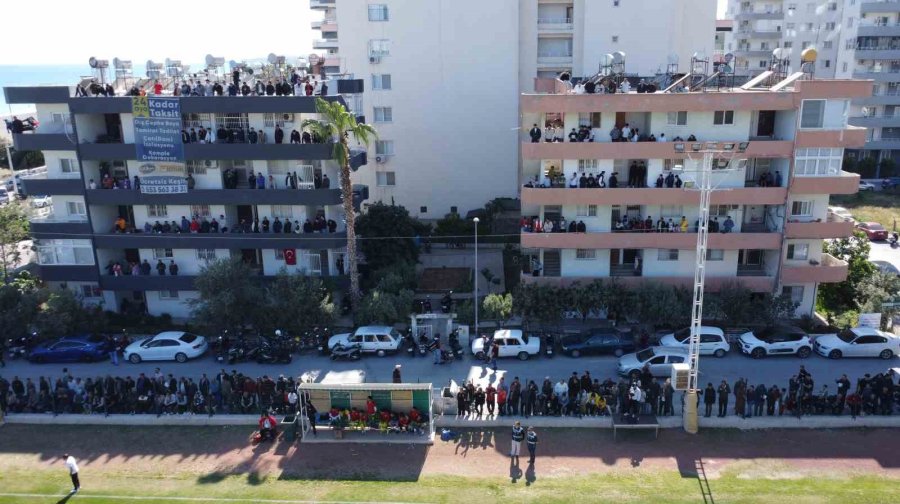 Futbol Aşkı, Süper Lig Değil Amatör: Taraftarlar Balkonları Ve Damları Doldurdu
