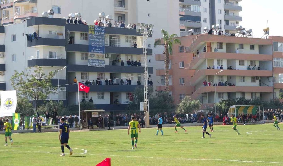 Futbol Aşkı, Süper Lig Değil Amatör: Taraftarlar Balkonları Ve Damları Doldurdu