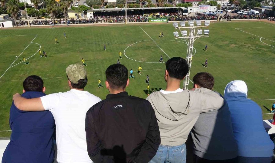 Futbol Aşkı, Süper Lig Değil Amatör: Taraftarlar Balkonları Ve Damları Doldurdu