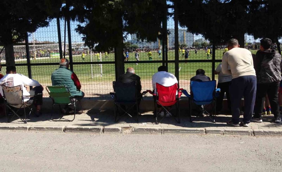 Futbol Aşkı, Süper Lig Değil Amatör: Taraftarlar Balkonları Ve Damları Doldurdu