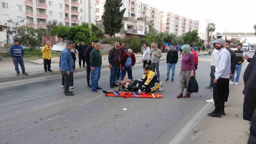 Otomobil Ters Döndü, İki Yaralı El Ele Tutuşup Bekledi