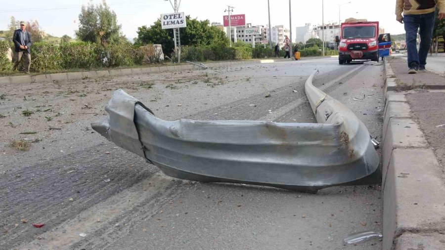 Otomobil Ters Döndü, İki Yaralı El Ele Tutuşup Bekledi