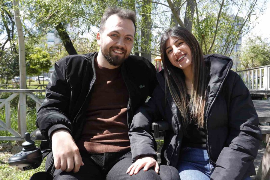 Okul Yıllarına Dayanan Arkadaşlıkları Engel Tanımayan Aşka Dönüştü