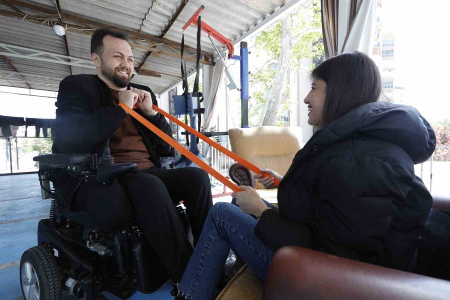 Okul Yıllarına Dayanan Arkadaşlıkları Engel Tanımayan Aşka Dönüştü