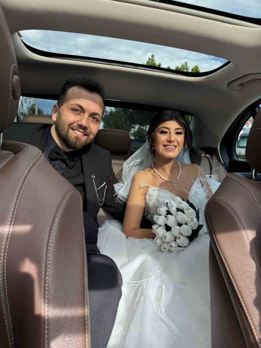 Okul Yıllarına Dayanan Arkadaşlıkları Engel Tanımayan Aşka Dönüştü