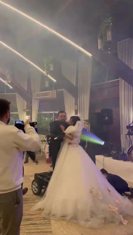 Okul Yıllarına Dayanan Arkadaşlıkları Engel Tanımayan Aşka Dönüştü