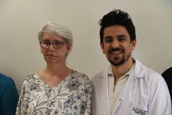 Sol Gözünü 30 Yıl Sonra 24 Ayar Altınla Yapılan Tedavi Sonucu Kapattı