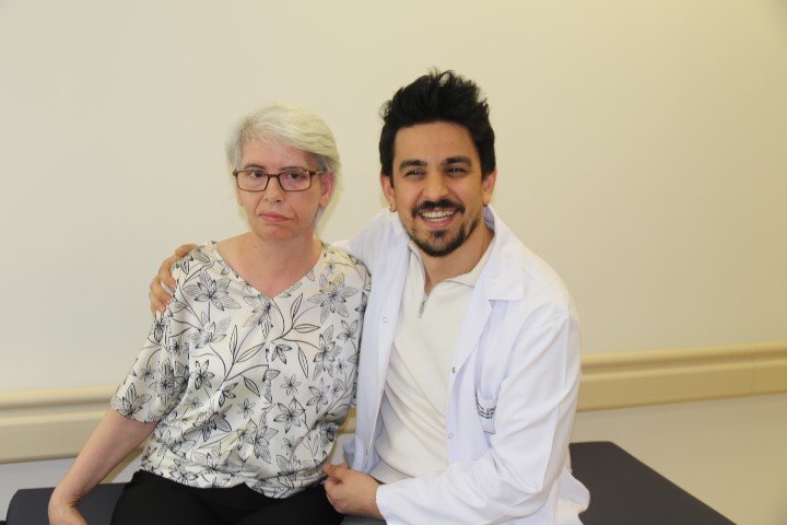 Sol Gözünü 30 Yıl Sonra 24 Ayar Altınla Yapılan Tedavi Sonucu Kapattı