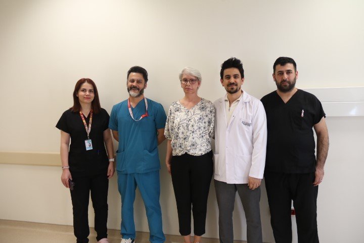 Sol Gözünü 30 Yıl Sonra 24 Ayar Altınla Yapılan Tedavi Sonucu Kapattı