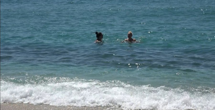 Alanya’da Güneşi Gören Sahile Koştu