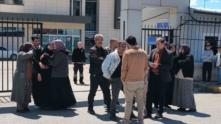 Antalya’da 16 Yaşındaki Genci Hayattan Koparan Kaza Güvenlik Kamerasında