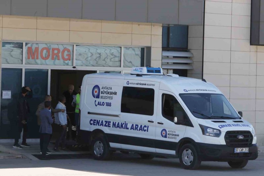 Antalya’da 16 Yaşındaki Genci Hayattan Koparan Kaza Güvenlik Kamerasında