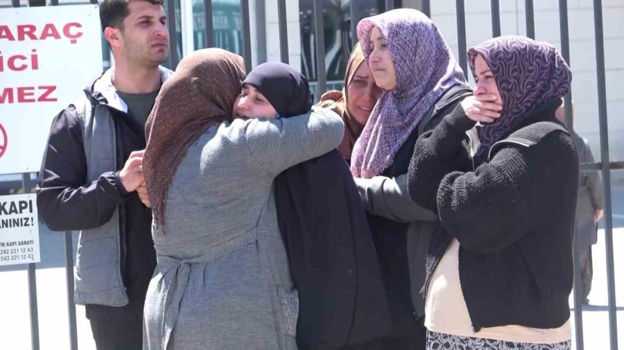 Antalya’da 16 Yaşındaki Genci Hayattan Koparan Kaza Güvenlik Kamerasında