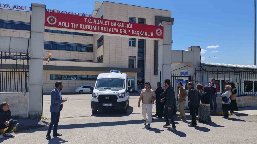 Antalya’da 16 Yaşındaki Genci Hayattan Koparan Kaza Güvenlik Kamerasında