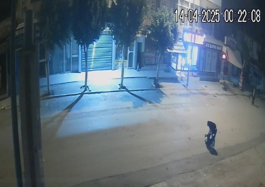 İşe Gitmek İçin Servis Bekleyen Genç Kadına Ve Babasına Bıçakla Saldıran Şüpheli Tutuklandı