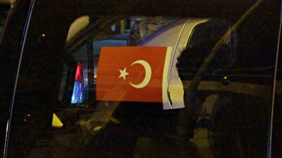 ’dur’ İhtarına Uymayıp Aracını Polisin Üzerine Sürerek Kaçtı, 10 Kilometrelik Kovalamacayla Yakalandı