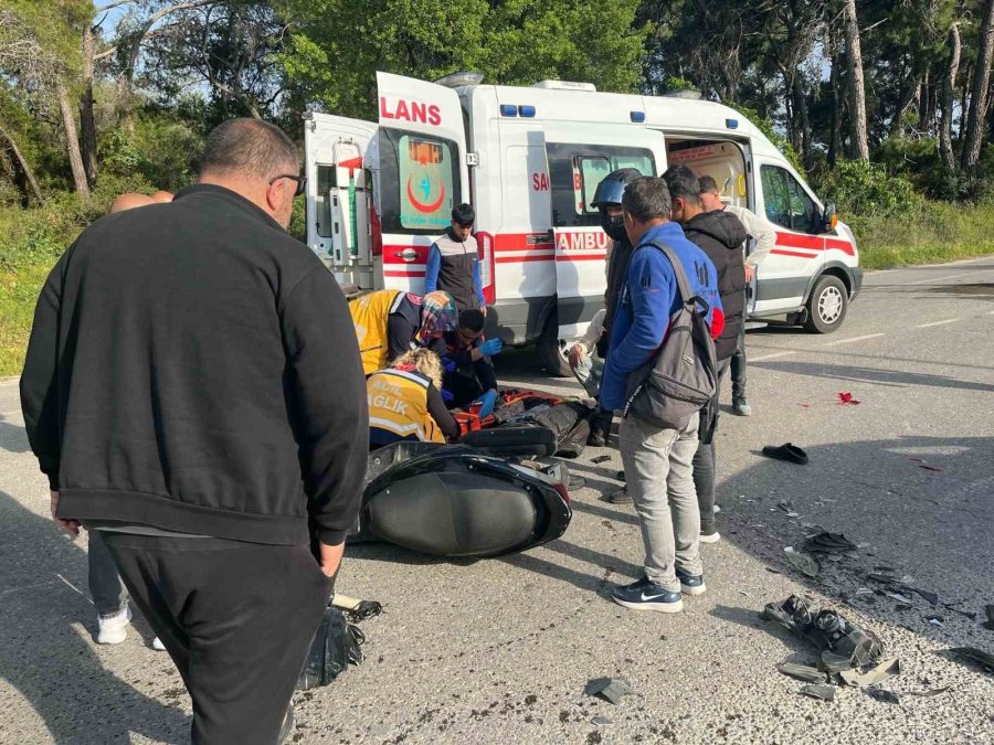 Tur Aracıyla Motosiklet Çarpıştı: 1 Yaralı