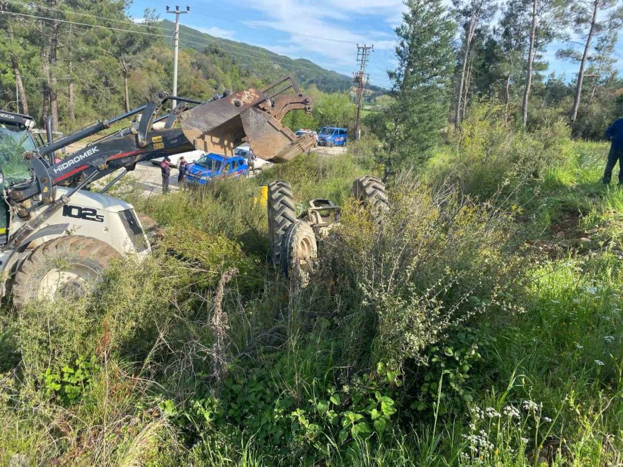 Ağaçlarını İlaçlamak İstedi, Devrilen Traktörün Altında Kalıp Ağır Yaralandı