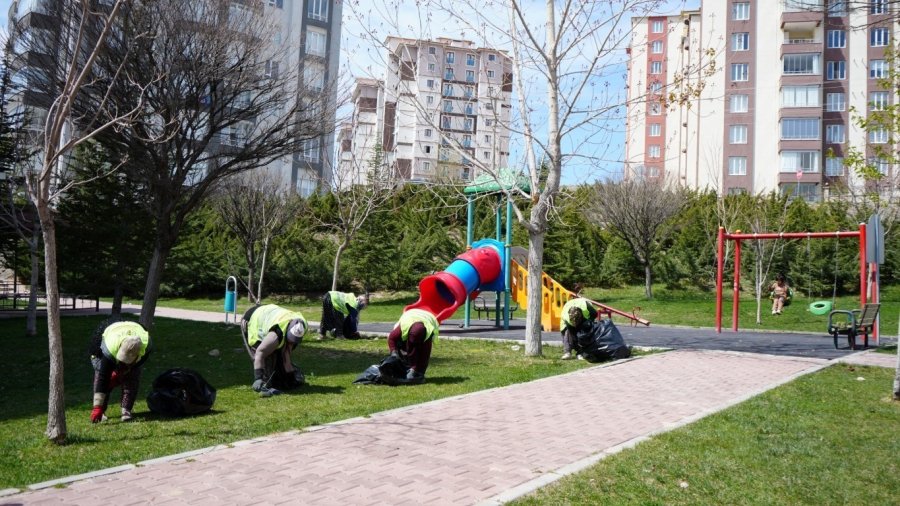 Niğde’de Parklarda Bahar Temizliği Başladı