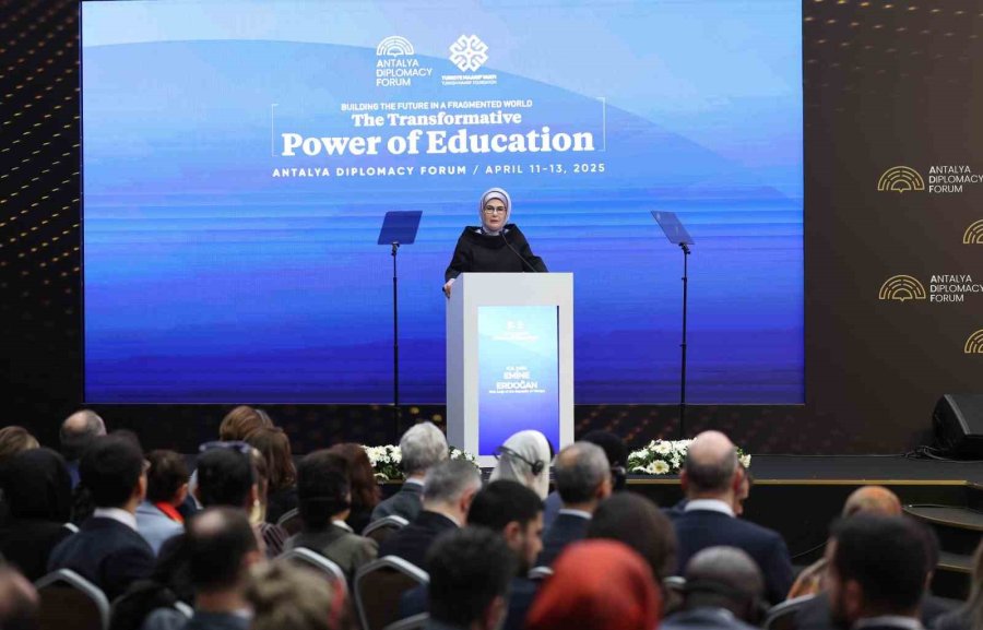 Emine Erdoğan: "yalnızca Sözde Değil, Özde Bir Birlikteliğin İnşa Edilmesinin Ne Denli Hayati Olduğunu Hatırlatan Güçlü Bir Ses"