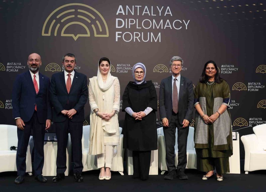 Emine Erdoğan: "yalnızca Sözde Değil, Özde Bir Birlikteliğin İnşa Edilmesinin Ne Denli Hayati Olduğunu Hatırlatan Güçlü Bir Ses"