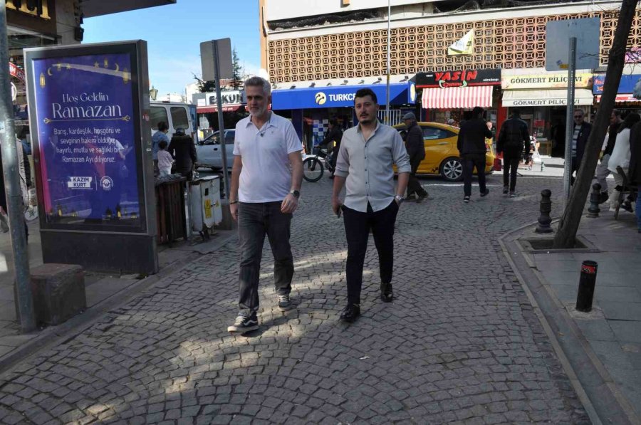 Bursa’dan Gelen 2 Arkadaş Eskişehir’i Öve Öve Bitiremedi