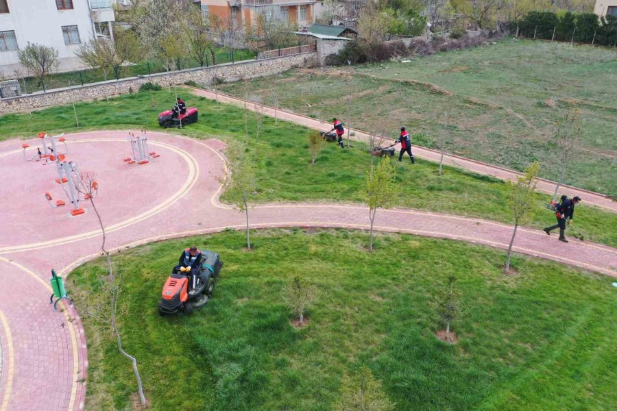 Meram’da Tüm Yeşil Alanlar Yaza Hazırlanıyor