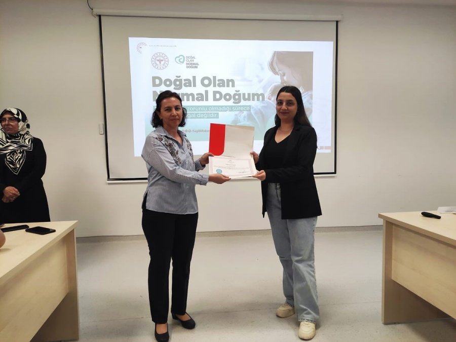 Niğde’de Ebeler İçin Afet Ve Doğum Eğitimi Verildi