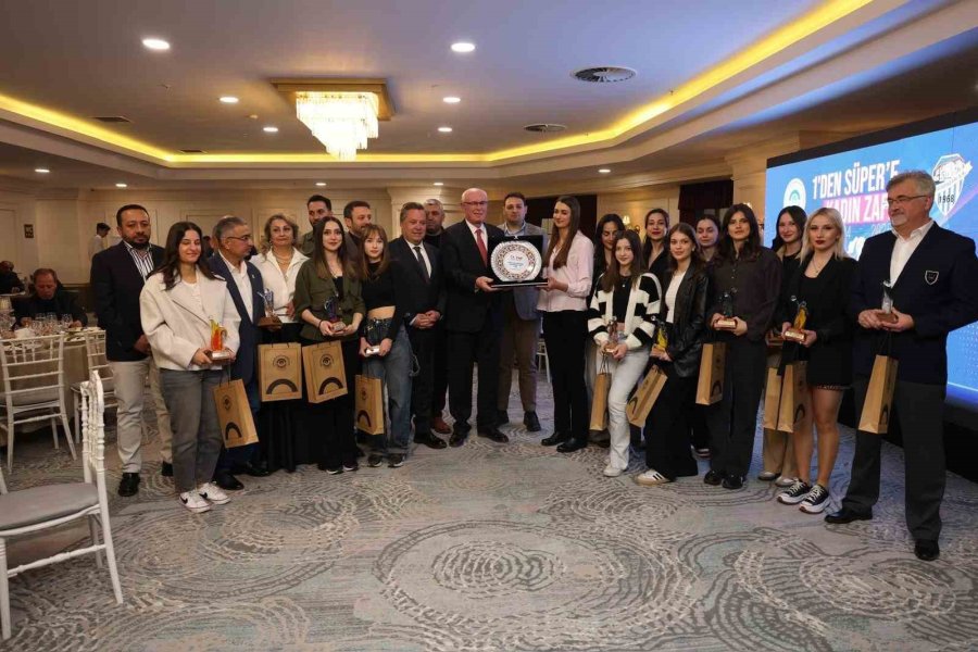 Odunpazarı Kadın Hentbol Takımı Süper Lig’de