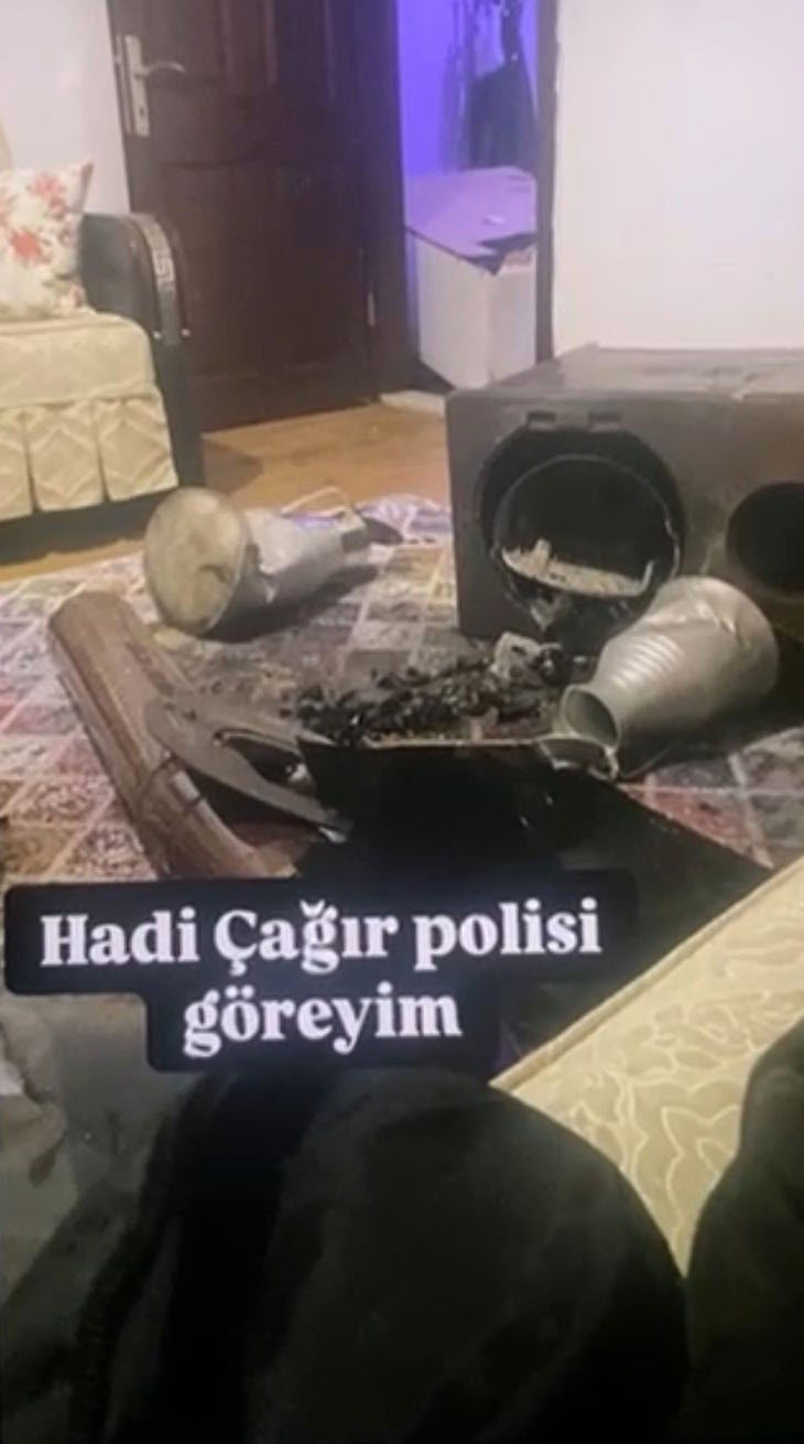 Annesine Kızıp Evi Ateşe Verdi, O Anları Da Canlı Yayınladı