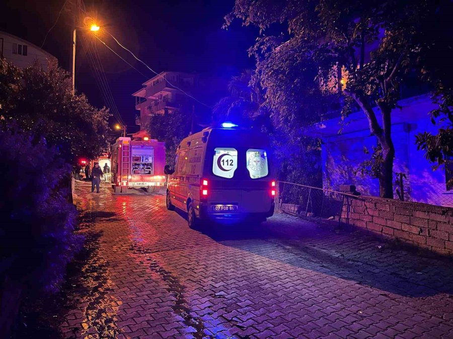 Annesine Kızıp Evi Ateşe Verdi, O Anları Da Canlı Yayınladı