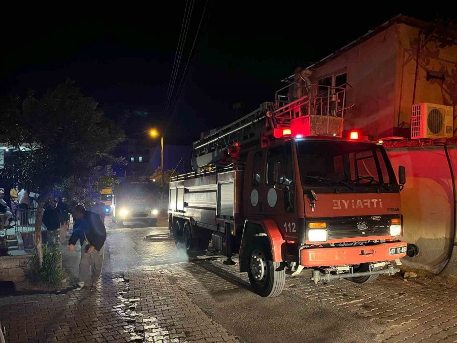 Annesine Kızıp Evi Ateşe Verdi, O Anları Da Canlı Yayınladı