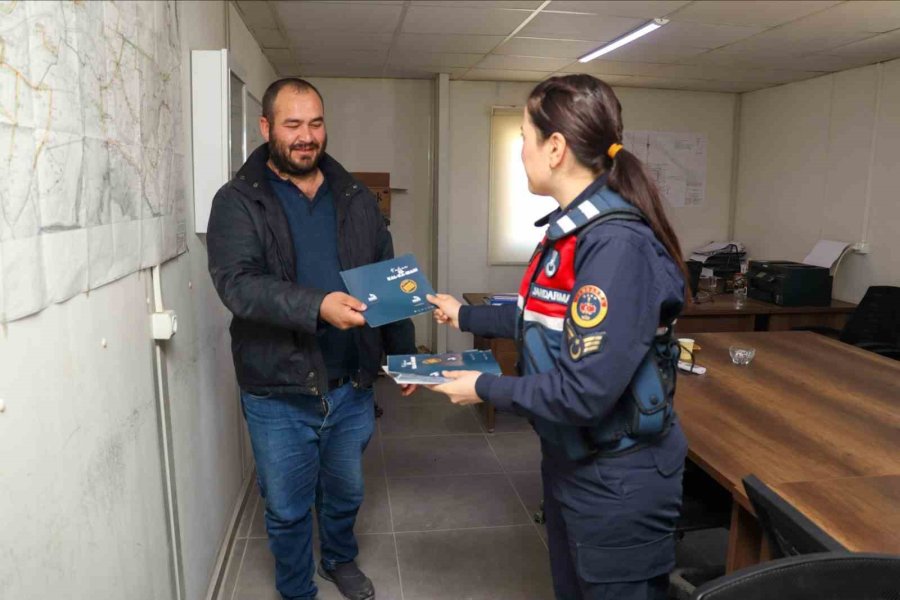 Jandarma Kadına Yönelik Şiddetle İlgili Bilgilendirdi