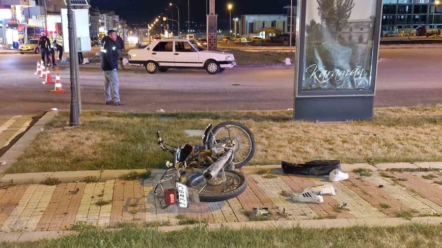 Otomobile Çarpan Motosiklet 15 Metre İleriye Savruldu: 1 Ölü, 1 Yaralı