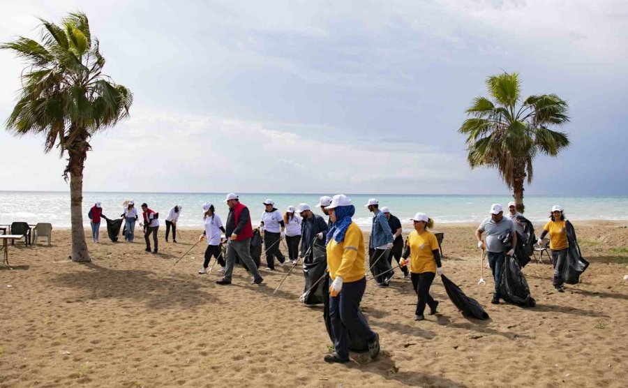 Mersin’de 182 Kişi Sahiller İçin Birleşti, 580 Kilo Çöp Toplandı