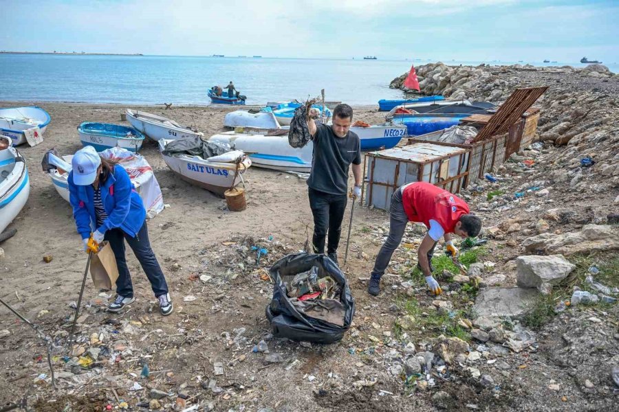 Mersin’de 182 Kişi Sahiller İçin Birleşti, 580 Kilo Çöp Toplandı