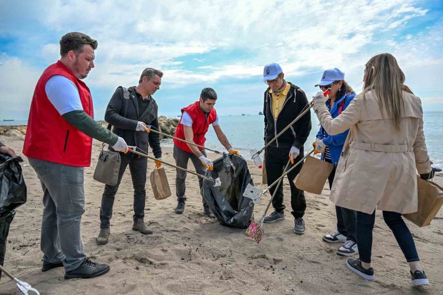 Mersin’de 182 Kişi Sahiller İçin Birleşti, 580 Kilo Çöp Toplandı