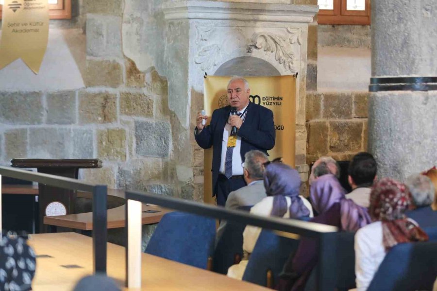 Niğde’de ’öğretmen Akademisi’ Eğitimleri Başladı