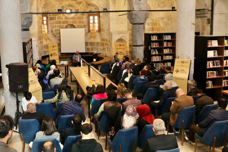 Niğde’de ’öğretmen Akademisi’ Eğitimleri Başladı