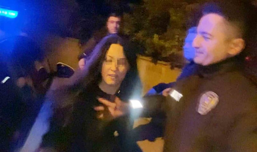 Polisi Alarma Geçiren Alkollü Kadınlar Gazeteciyi Darbedip Tehdit Etti
