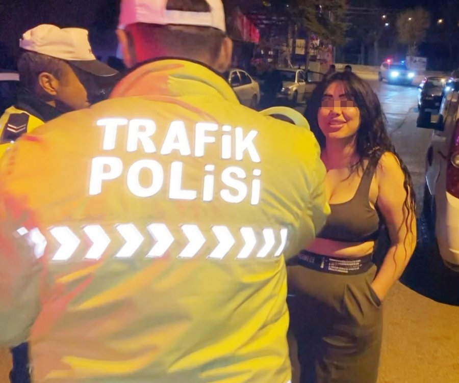 Polisi Alarma Geçiren Alkollü Kadınlar Gazeteciyi Darbedip Tehdit Etti