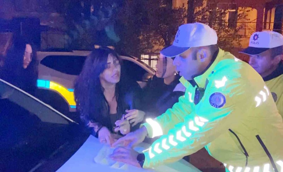 Polisi Alarma Geçiren Alkollü Kadınlar Gazeteciyi Darbedip Tehdit Etti