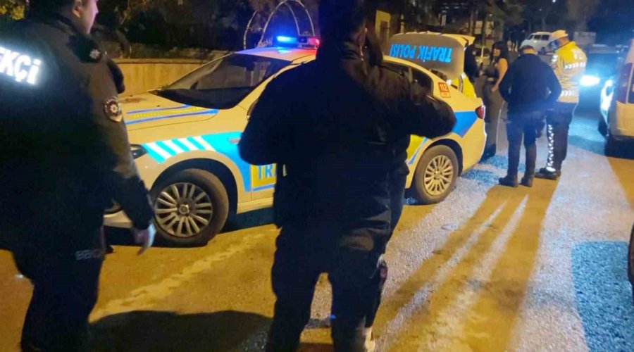 Polisi Alarma Geçiren Alkollü Kadınlar Gazeteciyi Darbedip Tehdit Etti