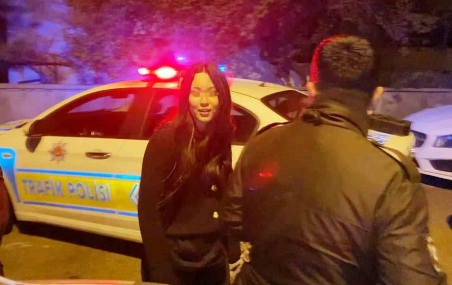 Polisi Alarma Geçiren Alkollü Kadınlar Gazeteciyi Darbedip Tehdit Etti