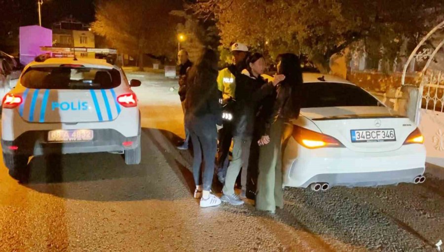 Polisi Alarma Geçiren Alkollü Kadınlar Gazeteciyi Darbedip Tehdit Etti