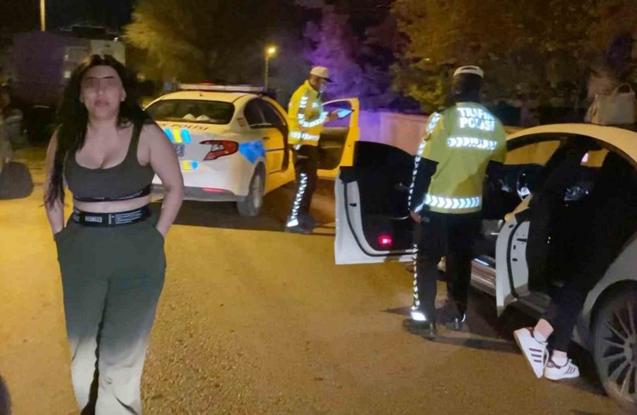 Polisi Alarma Geçiren Alkollü Kadınlar Gazeteciyi Darbedip Tehdit Etti