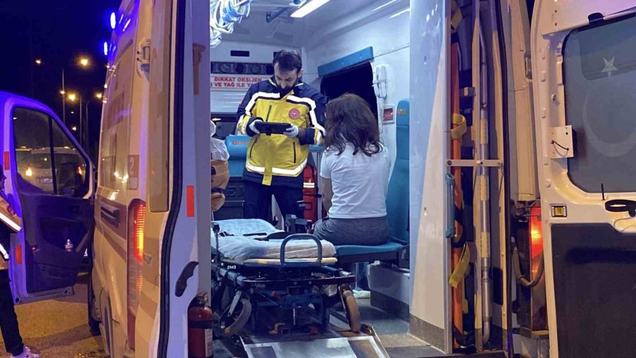 Çocuğunu Kurstan Almaya Giden Sürücü Anne Geçirdiği Kazada Yaralandı