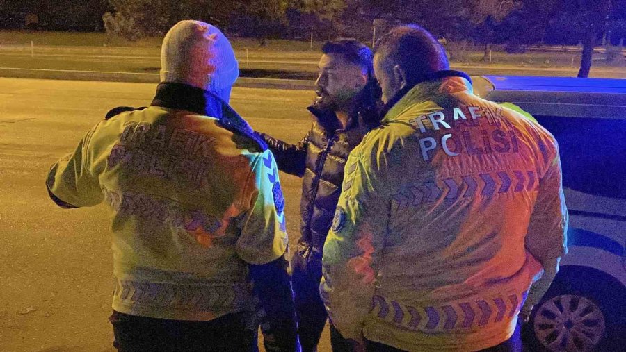 Çocuğunu Kurstan Almaya Giden Sürücü Anne Geçirdiği Kazada Yaralandı